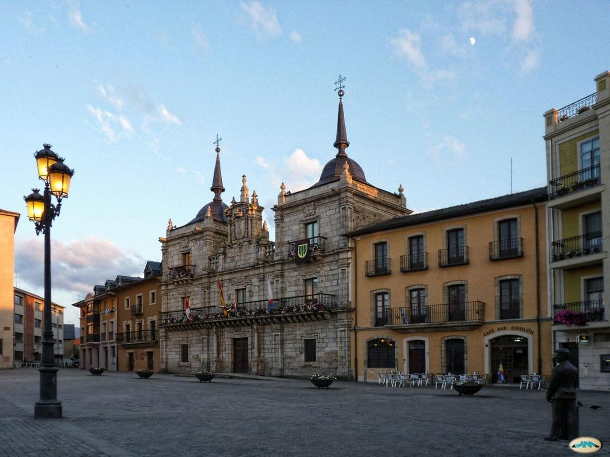 As Hoteles Ponferrada Columbrianos Exterior photo