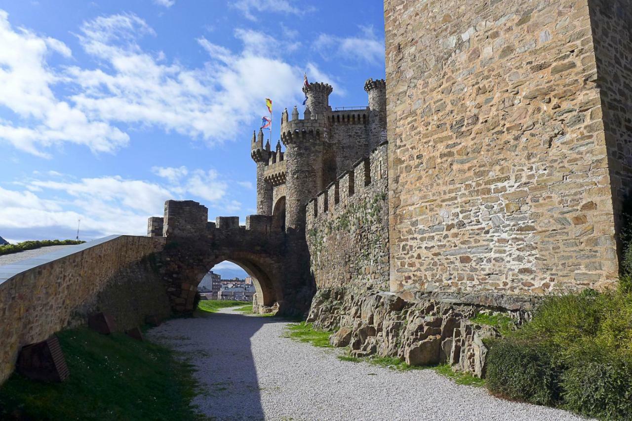 As Hoteles Ponferrada Columbrianos Exterior photo